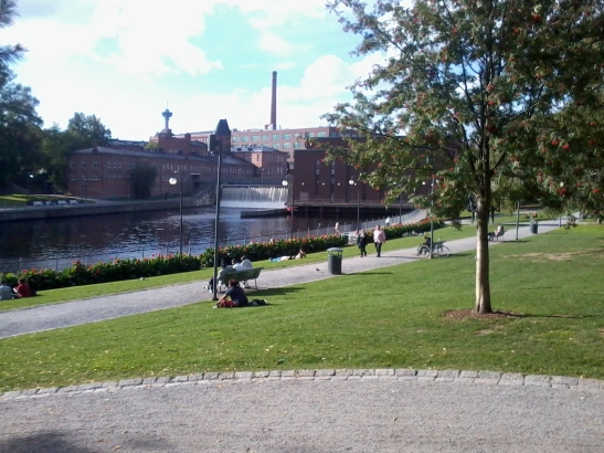 A Tammerkoski melletti park és funkciót váltott üzemcsarnokok